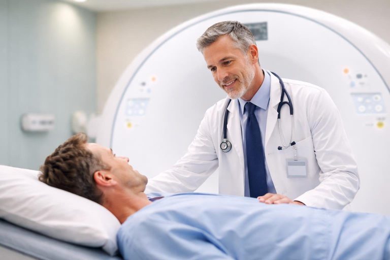salle-examen-medical-medecin-patient-scanner